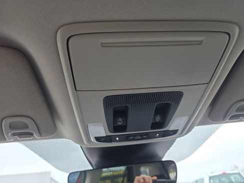 Used 2024 Honda Pilot Touring image 9