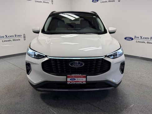 Used 2023 Ford Escape Platinum image 2