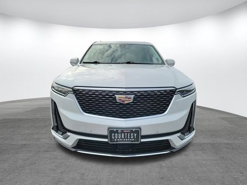 Used 2022 Cadillac XT6 Premium Luxury w/ Technology Package image 2
