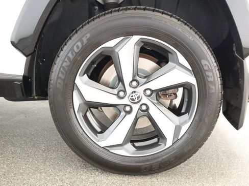 Used 2021 Toyota RAV4 SE image 7