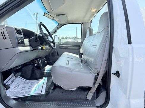 Used 1999 Ford F550 2WD Regular Cab Super Duty image 15