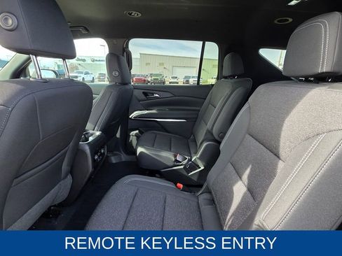 Used 2025 Chevrolet Traverse LT image 15