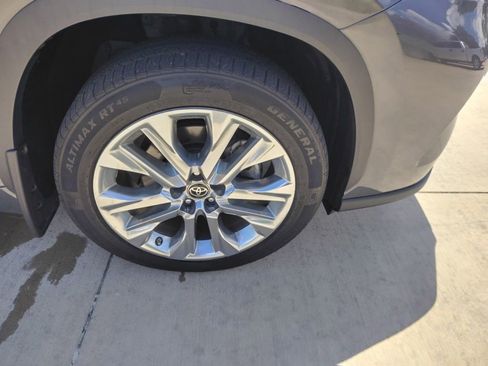 Used 2022 Toyota Highlander Limited AWD/4WD image 33
