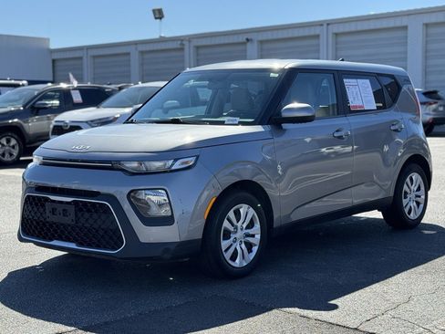 Used 2022 Kia Soul LX image 6