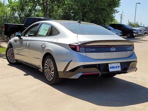 New 2025 Hyundai Sonata Limited image 13