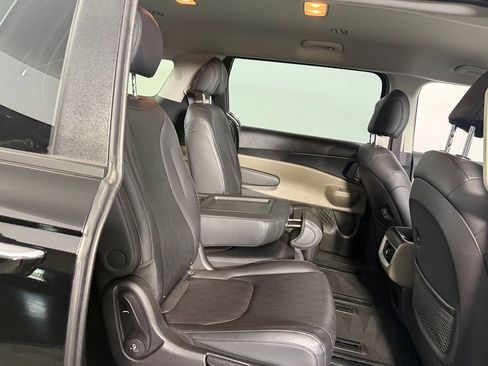 Used 2026 Kia Carnival FWD image 27