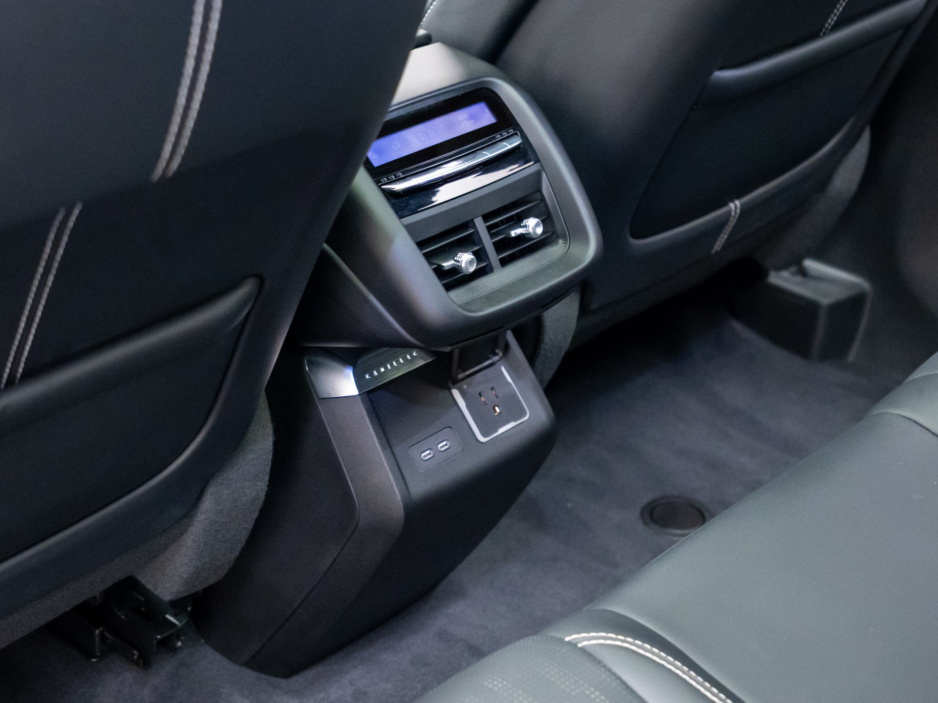 Certified 2025 Cadillac Lyriq Luxury w/ LPO, Floor Liner Package AWD/4WD image 21