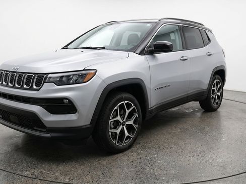 Used 2025 Jeep Compass Limited AWD/4WD image 3