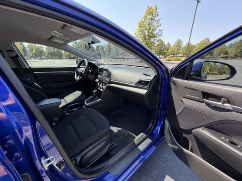 Used 2019 Hyundai Elantra SE FWD image 17