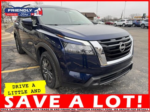 Used 2024 Nissan Pathfinder SV image 13