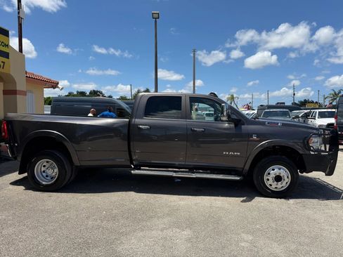 Used 2022 RAM 3500 4x4 Crew Cab Laramie DRW image 8