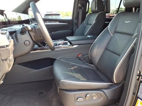 Certified 2026 Cadillac Escalade ESV Sport w/ LPO, ONYX Package AWD/4WD image 3