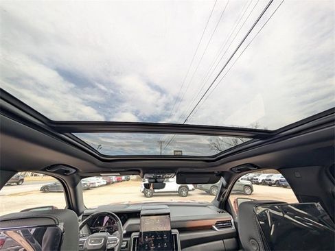 New 2026 GMC Yukon Denali w/ Advanced Technology Package image 24