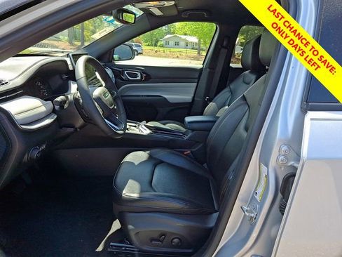 Used 2024 Jeep Compass Limited AWD/4WD image 13