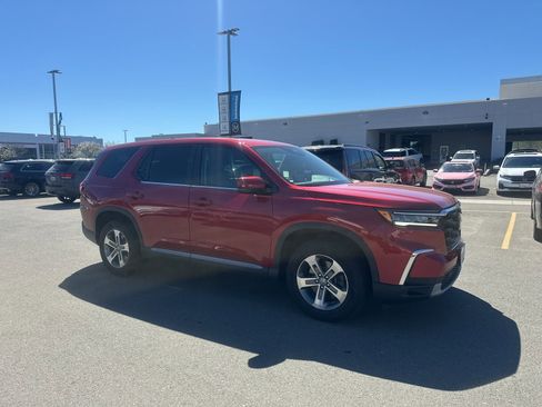 Used 2024 Honda Pilot EX-L image 2