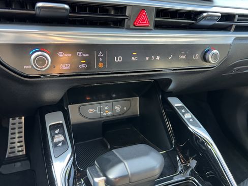 Certified 2024 Kia Sorento SX Prestige image 31