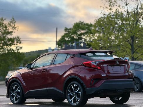 Used 2018 Toyota C-HR XLE FWD image 5