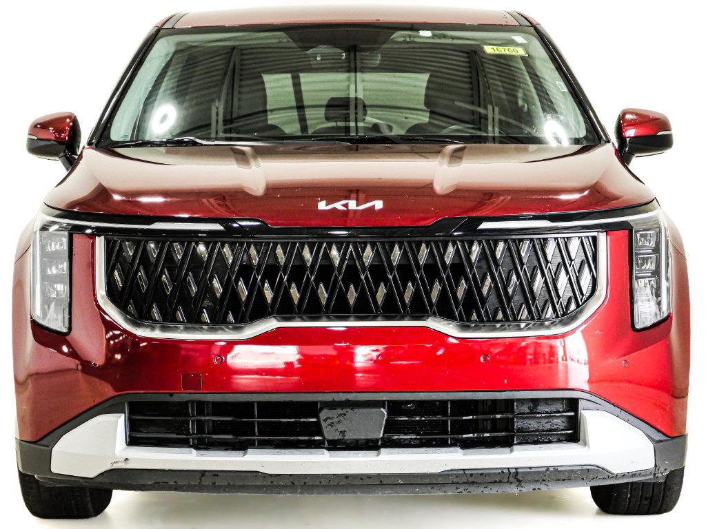 Used 2025 Kia Carnival FWD image 2