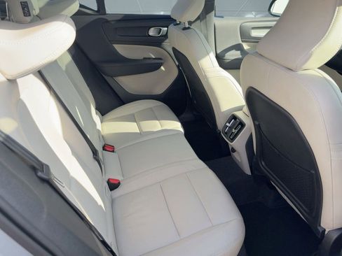 Certified 2024 Volvo XC40 B5 Plus image 29