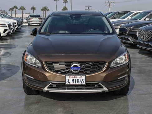 Used 2018 Volvo V60 T5 Cross Country image 2