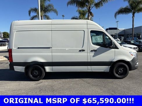 Used 2025 Mercedes-Benz Sprinter 2500 image 2