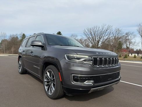 Used 2022 Jeep Wagoneer Series III w/ Premium Group I image 7