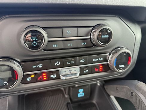 New 2025 Ford Bronco Outer Banks w/ Sasquatch Package image 25