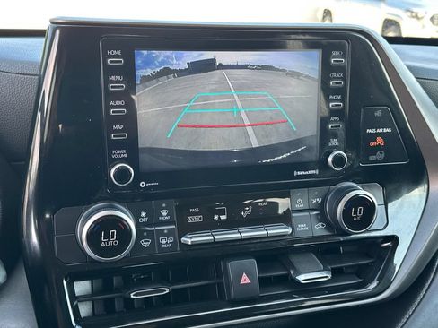 Used 2022 Toyota Highlander L AWD/4WD image 28