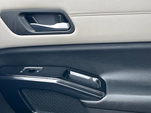 Used 2022 Nissan Pathfinder SV w/ SV Premium Package image 22