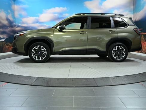 Used 2025 Subaru Forester Premium AWD/4WD image 5