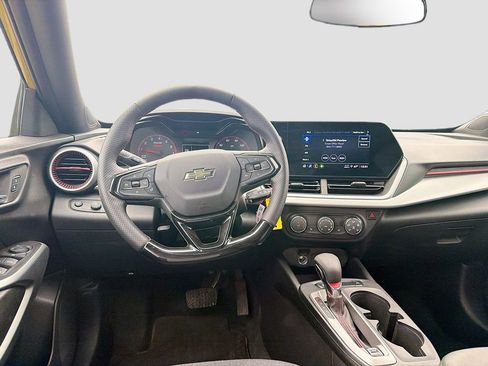 Used 2024 Chevrolet Trax RS w/ Driver Confidence Package FWD image 19