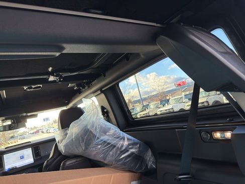 New 2025 Ford Bronco Badlands image 8