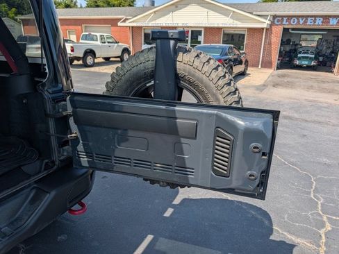 Used 2017 Jeep Wrangler Unlimited Rubicon AWD/4WD image 24