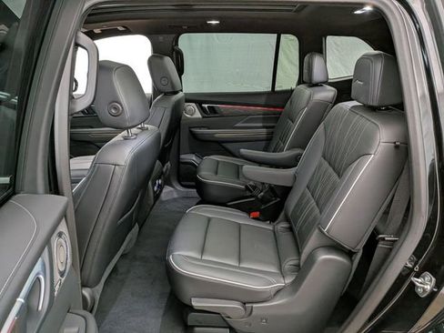 Used 2025 Buick Enclave Avenir w/ Super Cruise Package image 18