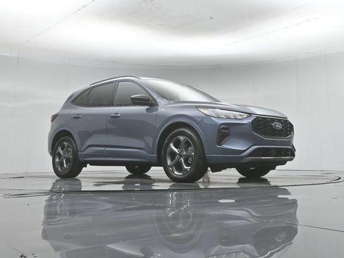 Certified 2024 Ford Escape ST-Line w/ Tech Pack #1 FWD image 4