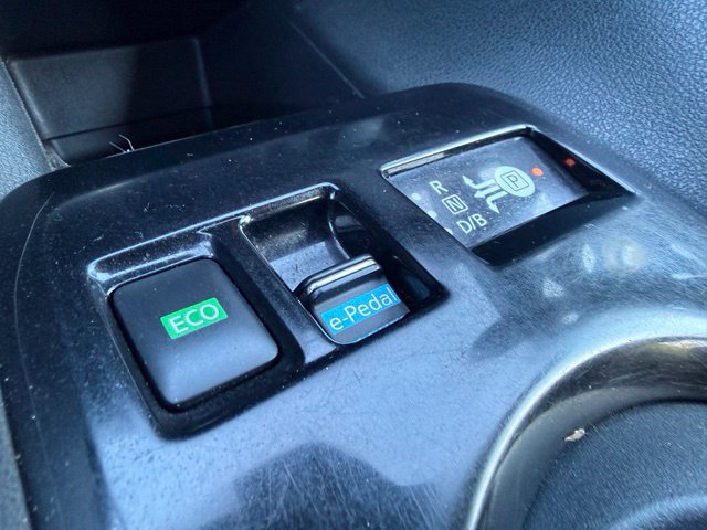 Used 2018 Nissan Leaf SV w/ SV Technology Package FWD image 30