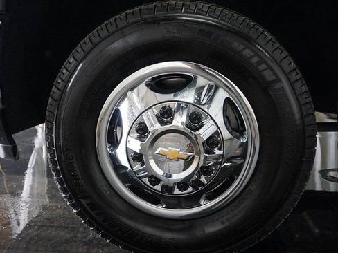 Used 2025 Chevrolet Silverado 3500 LT w/ Convenience Package image 12