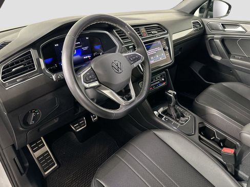 Certified 2023 Volkswagen Tiguan SE R-Line image 9