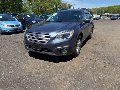 Used 2017 Subaru Outback 2.5i Premium AWD/4WD image 1