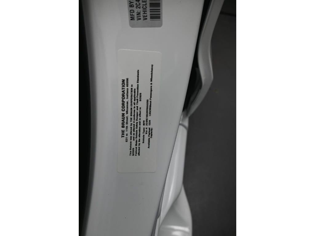 Used 2027 Chrysler Pacifica Select w/ Family Tech Group FWD image 16