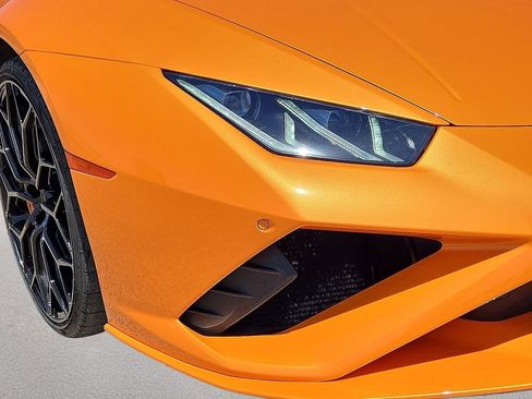 Used 2021 Lamborghini Huracan EVO RWD image 11