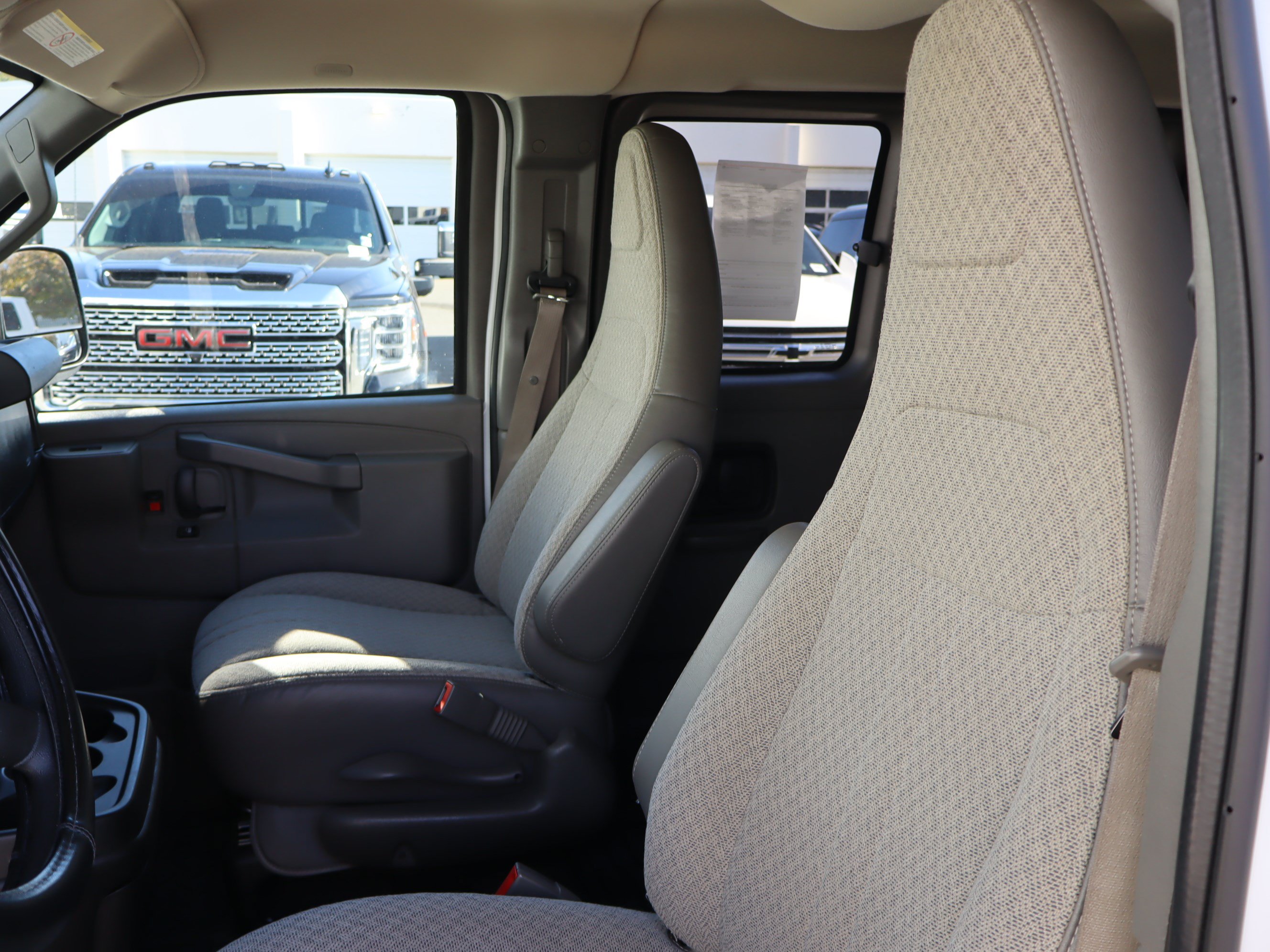 Used 2020 Chevrolet Express 3500 LT w/ LT Preferred Equipment Group RWD image 21