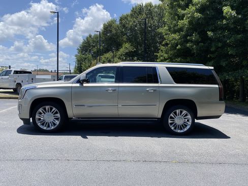 Used 2017 Cadillac Escalade ESV Platinum AWD/4WD image 6