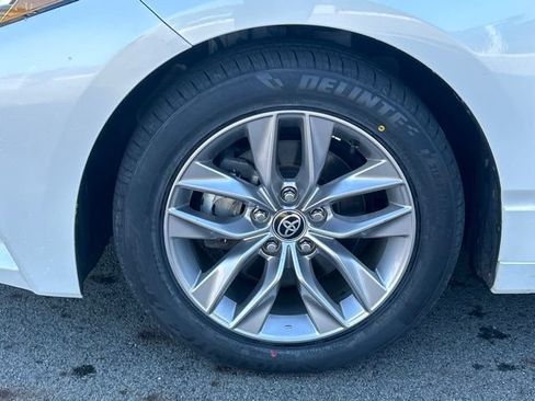 Used 2021 Toyota Avalon XLE w/ Moonroof Package FWD image 13