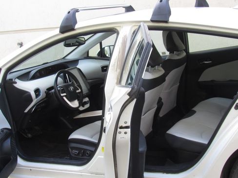 Certified 2018 Toyota Prius Four w/ Advanced Technology Package FWD image 14