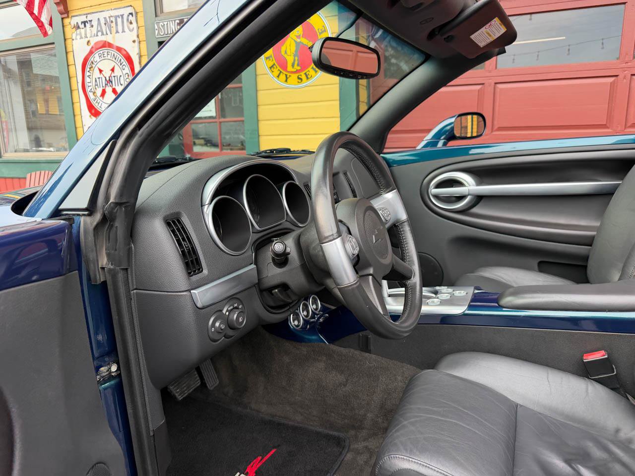 Used 2005 Chevrolet SSR w/ Preferred Equipment Group RWD image 21