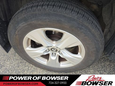 Used 2019 Toyota RAV4 XLE AWD/4WD image 11