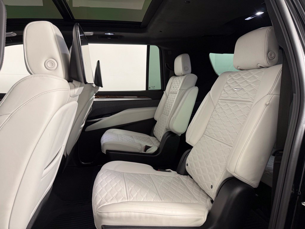 Used 2025 Cadillac Escalade ESV Sport Platinum w/ LPO, ONYX Package AWD/4WD image 39