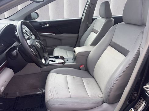 Used 2013 Toyota Camry XLE FWD image 9