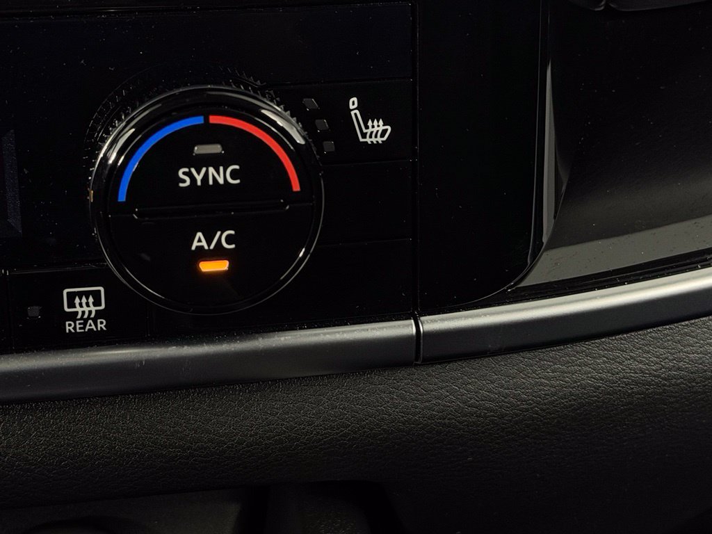Used 2025 Nissan Rogue SL AWD/4WD image 20